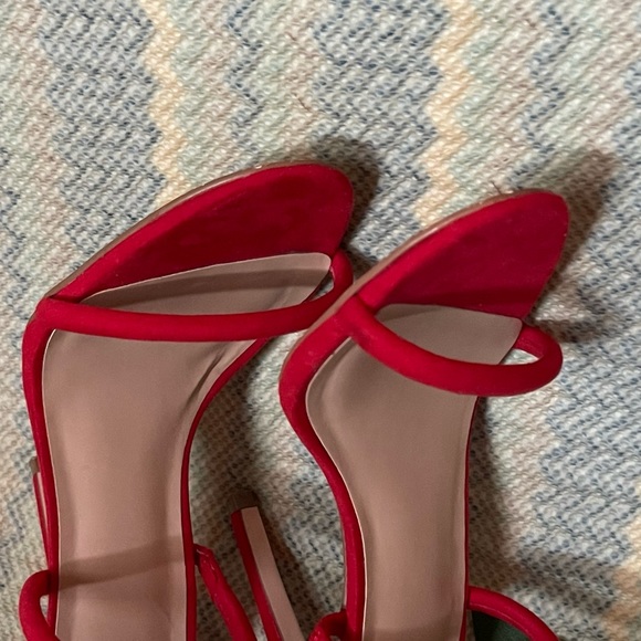 High Heel - Picture 10 of 12